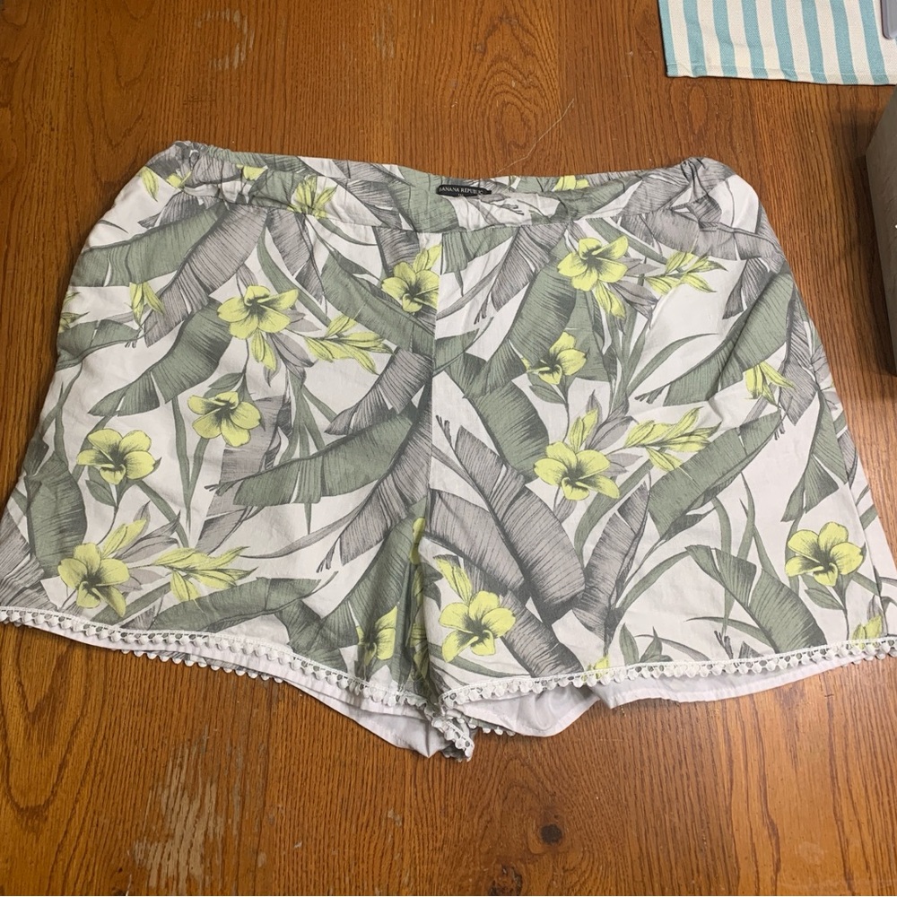 Banana republic women’s shorts sz XL